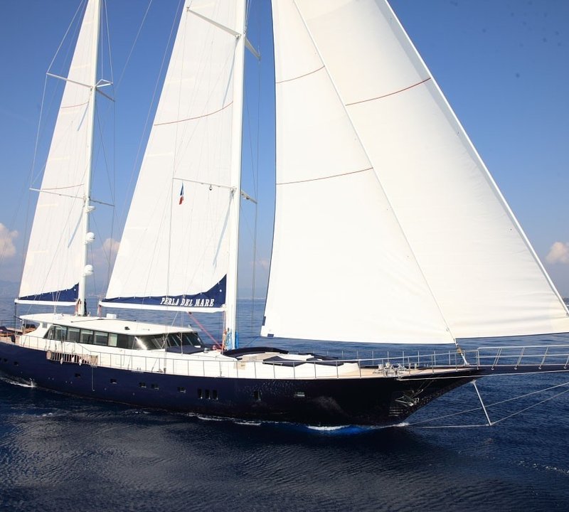 Sailing Aboard Yacht PERLA DEL MARE
