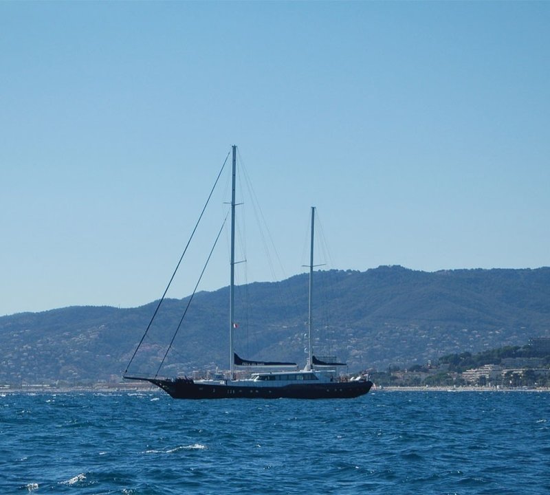 Profile On Yacht PERLA DEL MARE
