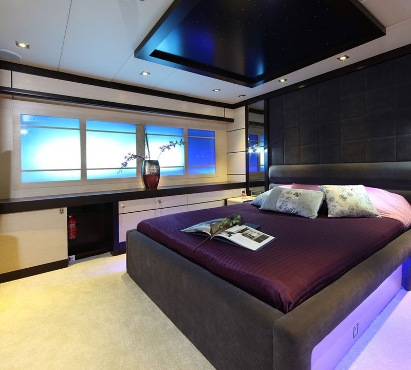 Purple Guest's Cabin On Yacht PERLA DEL MARE