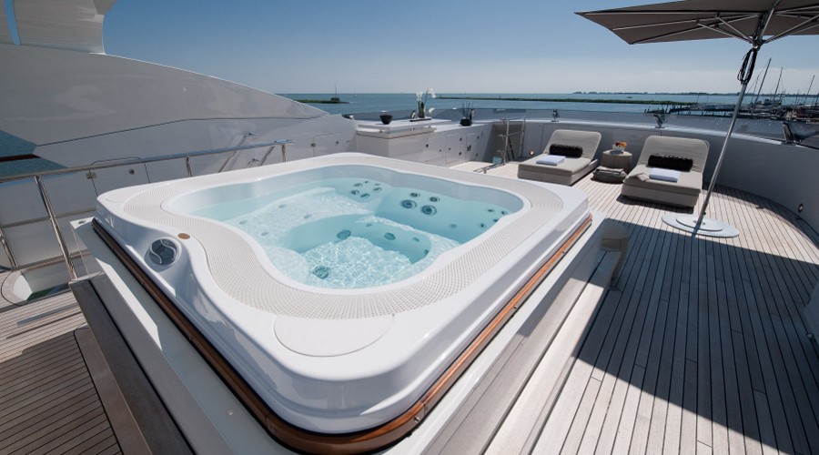 Life On Board Yacht LATITUDE
