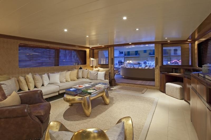 Top Lounging On Board Yacht SIRAHMY