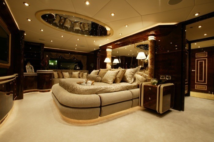 Main Master Cabin On Board Yacht WORLD IS NOT ENOUGH