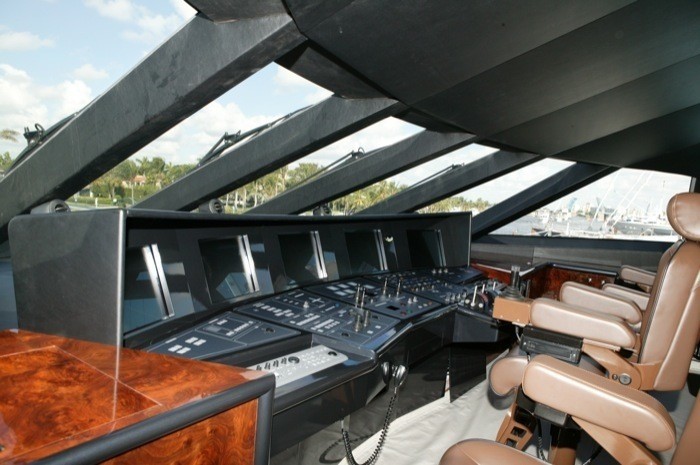Bridgedeck On Board Yacht WORLD IS NOT ENOUGH