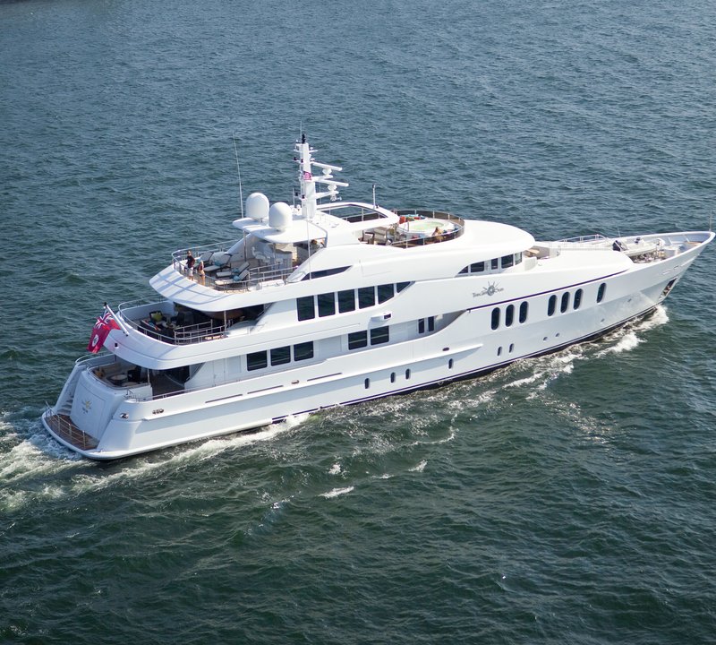 From Above Aspect: Yacht COCO VIENTE's Cruising Image