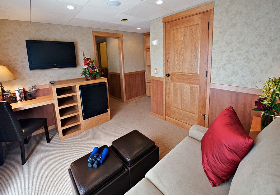 Sitting: Yacht SAFARI EXPLORER's Cabin Image