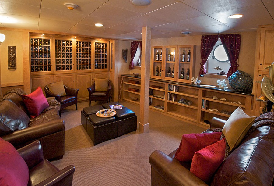 Premier Saloon Aboard Yacht SAFARI EXPLORER