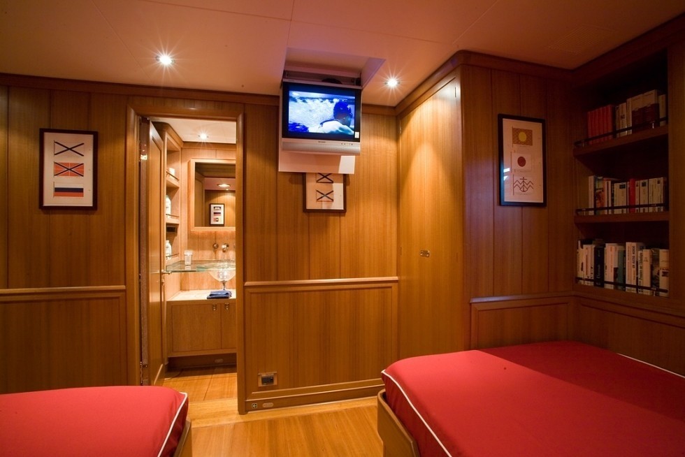 Screening: Yacht HERITAGE's Twin Bed Cabin Pictured