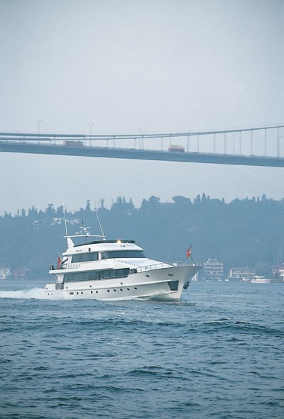 Cruising On Board Yacht GOLDEN HEAD