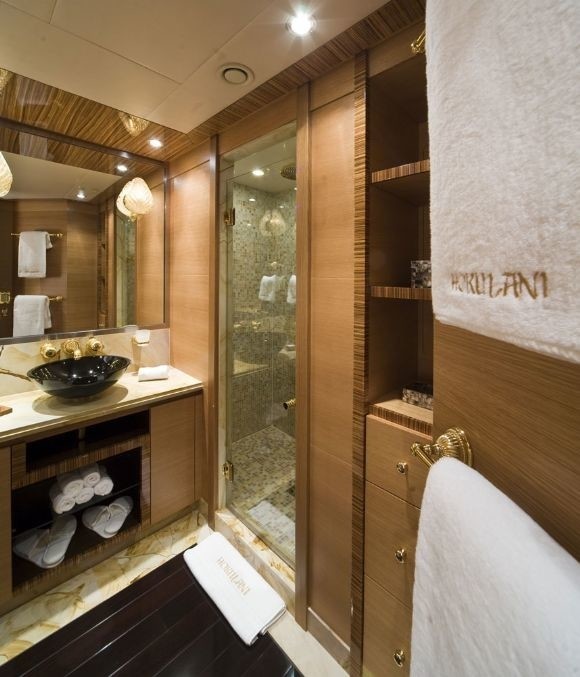 Twin Bed Bath On Board Yacht HOKULANI