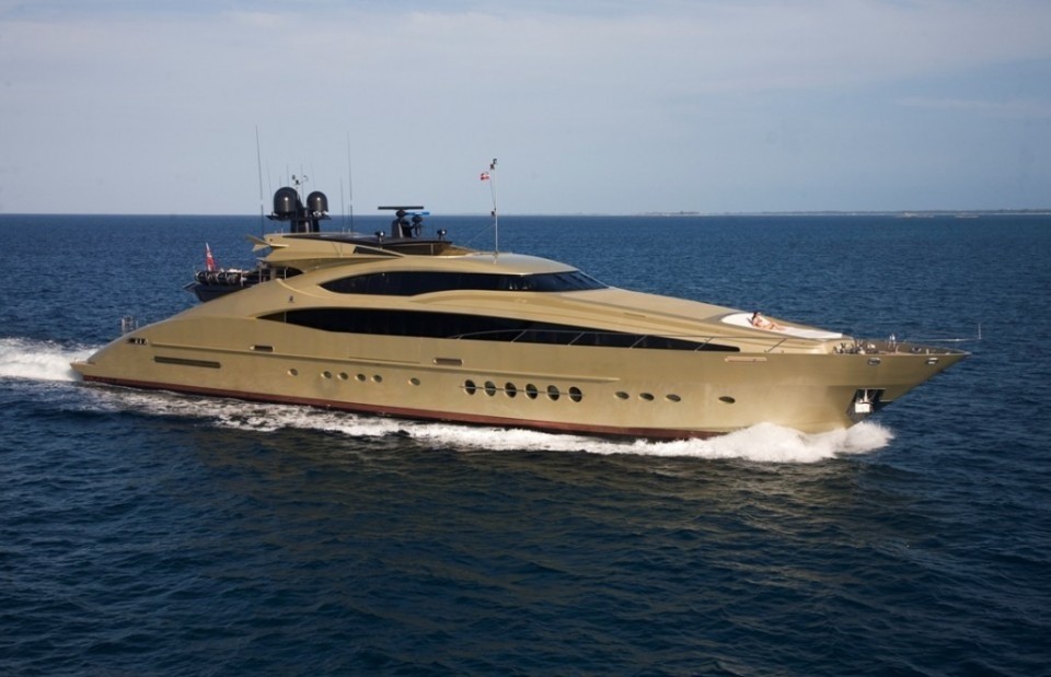 Cruising Aboard Yacht HOKULANI
