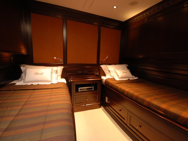 Twin Bed Cabin On Yacht GWEILO