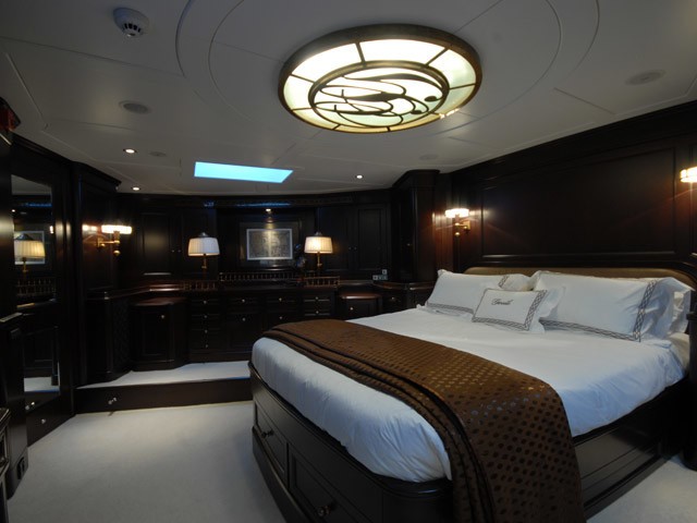 Berth: Yacht GWEILO's Main Master Cabin Captured