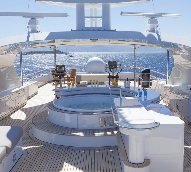 Jacuzzi Pool With Drinks Bar On Yacht KANALOA