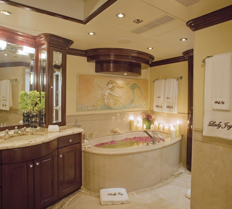 Main Master En Suite Aboard Yacht LADY JOY