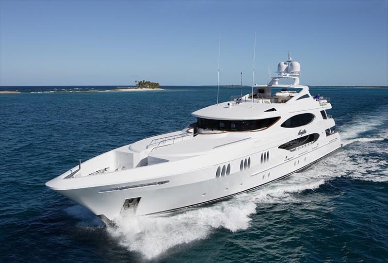Forward Aspect: Yacht REEF CHIEF's Cruising Captured