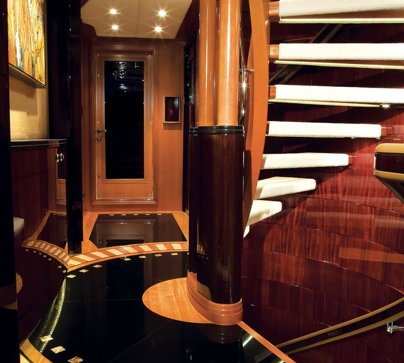 Lobby Aboard Yacht REEF CHIEF