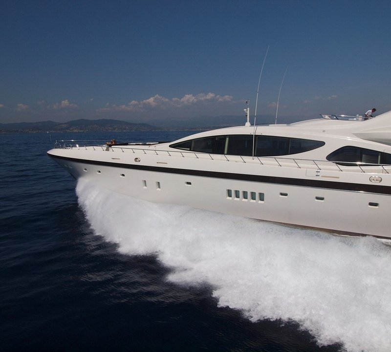 Forward: Yacht ZEUS I's Cruising Image
