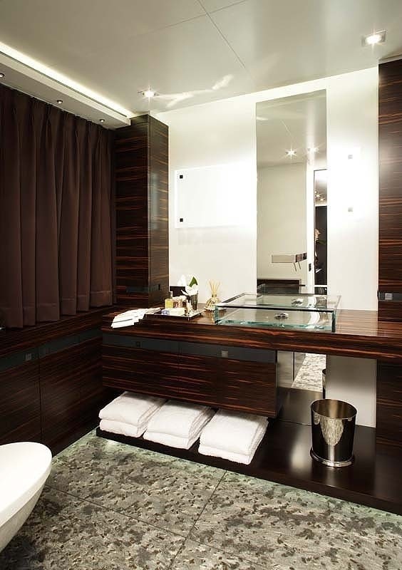 Bath Aboard Yacht INCEPTION