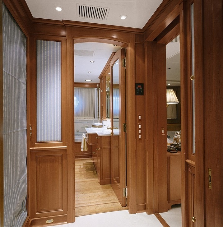 Guest's Hall Aboard Yacht IS A ROSE