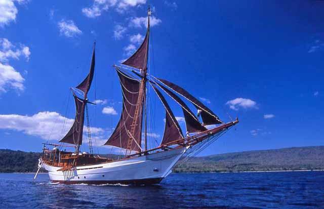 Profile Aspect On Yacht SILOLONA