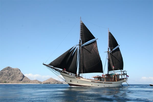 Sailing: Yacht SILOLONA's Overview Image