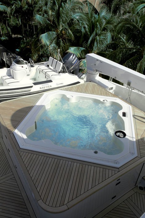 Sun Deck: Yacht WHEELS's Jacuzzi Pool Image
