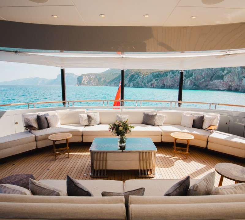 Deck Dining Aft