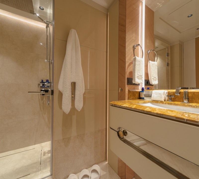 Twin Cabin Ensuite