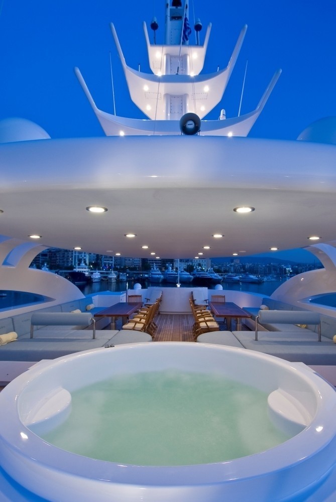 Jacuzzi Pool Aboard Yacht O'NEIRO