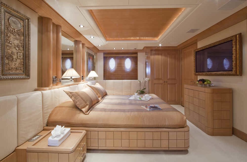 Starboard Side: Yacht DEJA TOO's Guest's Cabin Image