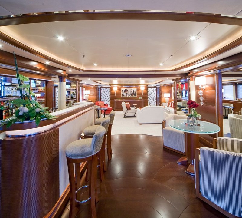 Drinks Bar Zone On Yacht LATITUDE
