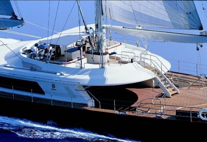 Detail: Yacht LUNA's Cruising Captured