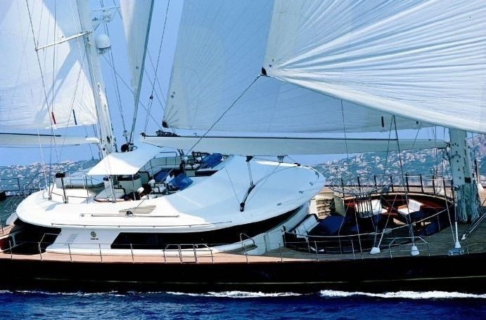 Cruising Aboard Yacht LUNA