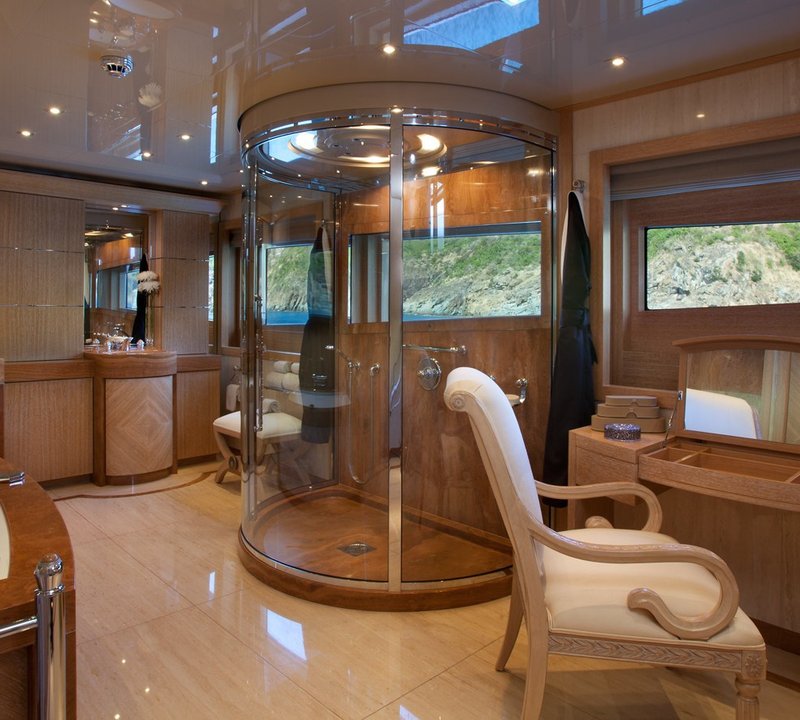 Owners En Suite On Board Yacht SUNRISE