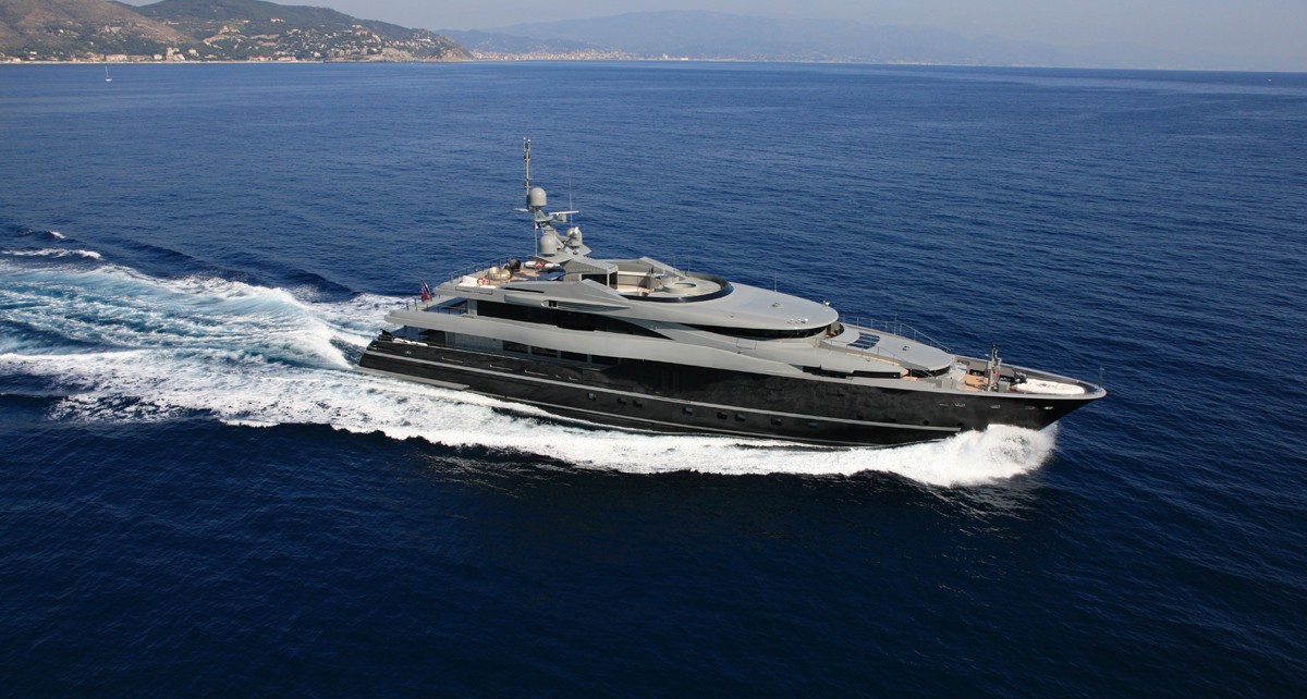 Profile: Yacht SEA FORCE ONE's Cruising Photograph