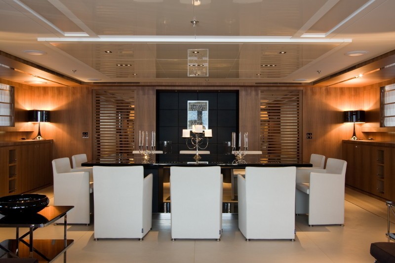 Profile: Yacht SYNA's Eating/dining Saloon Photograph