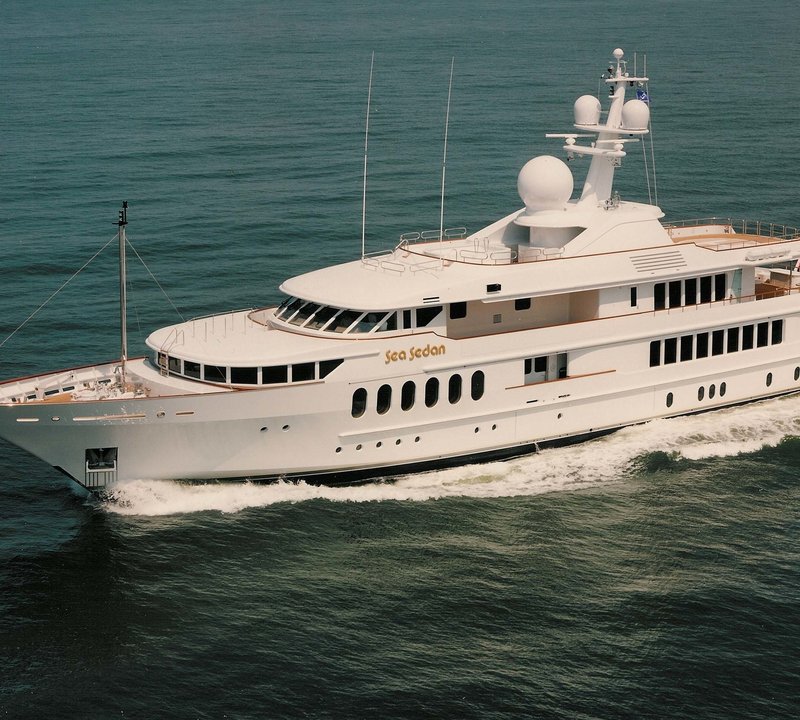 Cruising Aboard Yacht HUNTRESS II