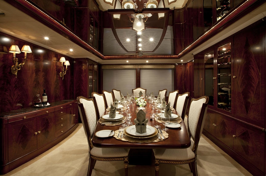 Furniture Aspect: Yacht NOBLE HOUSE's Eating/dining Saloon Captured