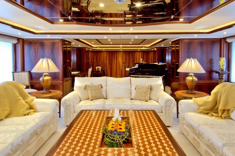 Sitting: Yacht NOBLE HOUSE's Premier Saloon Pictured