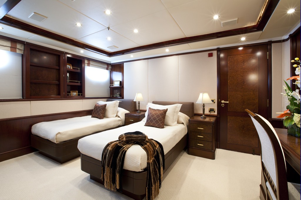 Twin Bed Cabin On Board Yacht NOBLE HOUSE