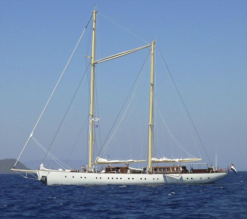 The 55m Yacht CHRONOS