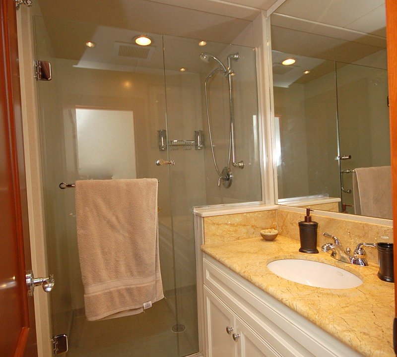 Guest's Bathroom On Yacht STARGAZER