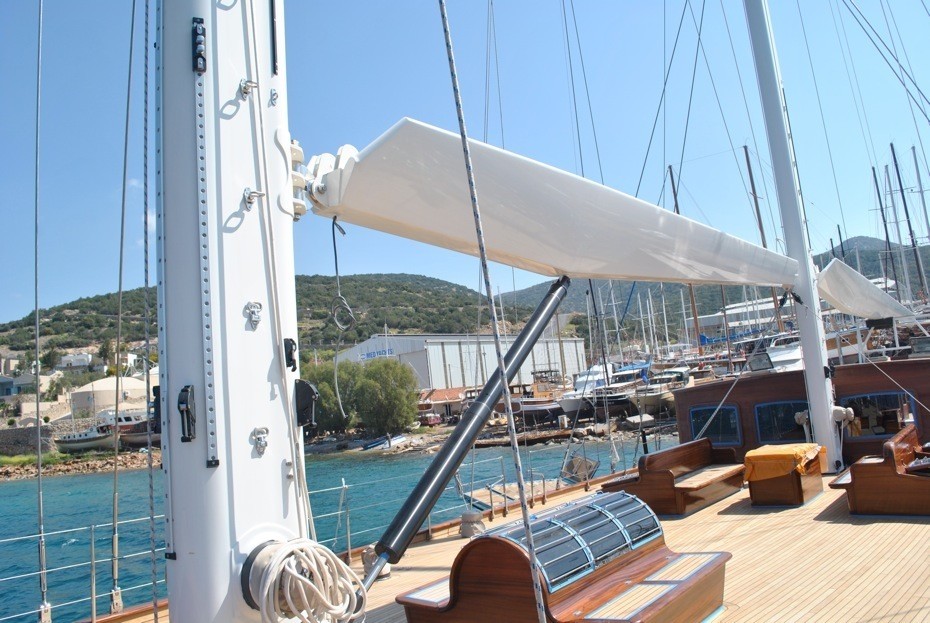 Daytime: Yacht REGINA's Deck Image