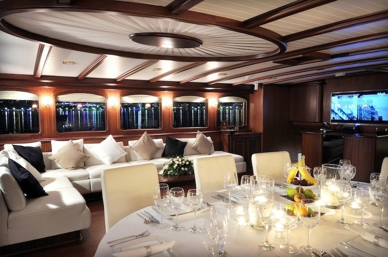 Eating/dining Saloon On Yacht REGINA