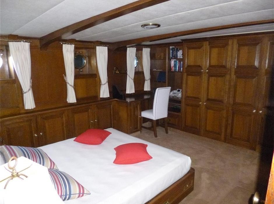 The 57m Yacht FLEURTJE