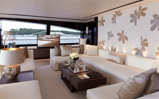 Premier Saloon Aboard Yacht TWIZZLE
