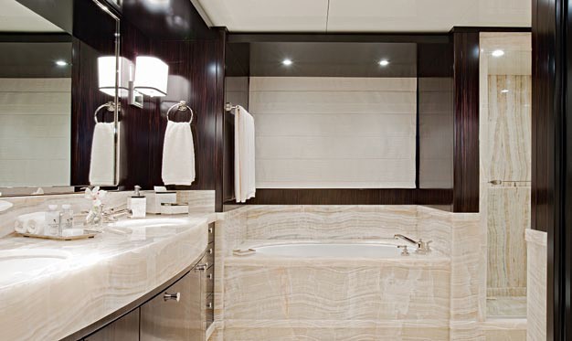 VIP King Bath On Board Yacht CARPE DIEM