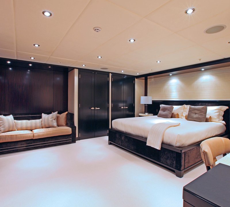 Aft: Yacht CARPE DIEM's VIP King Cabin Photograph