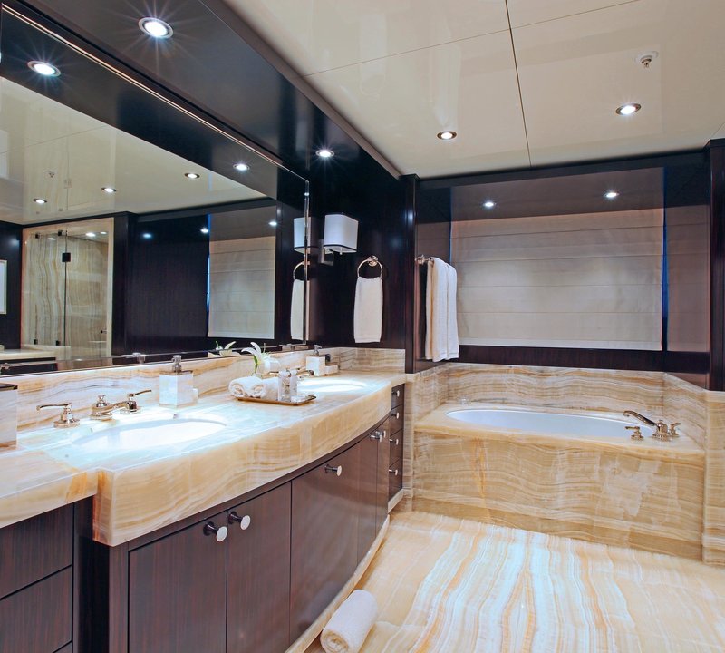 VIP Bath Aboard Yacht CARPE DIEM