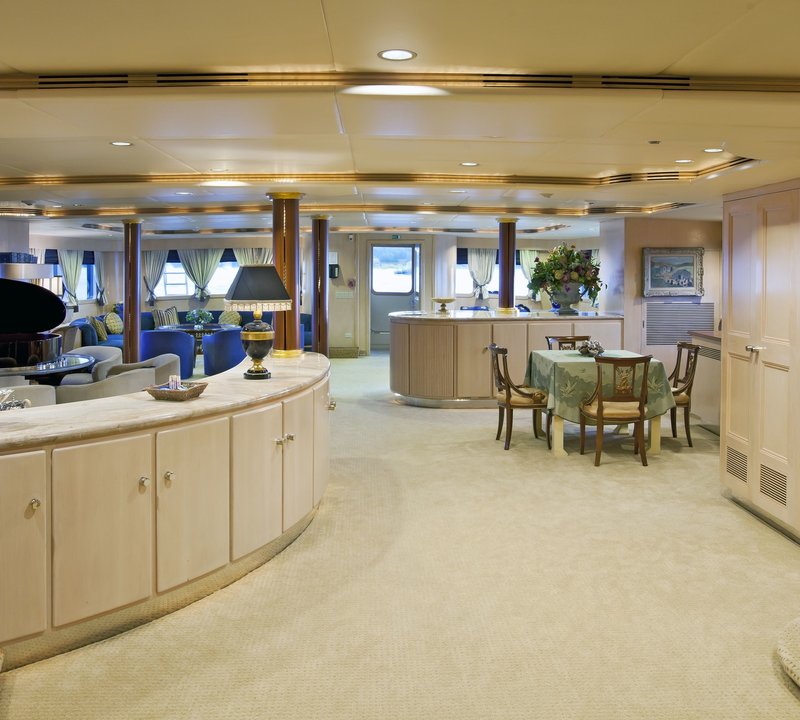 Profile: Yacht FAM's Saloon Captured